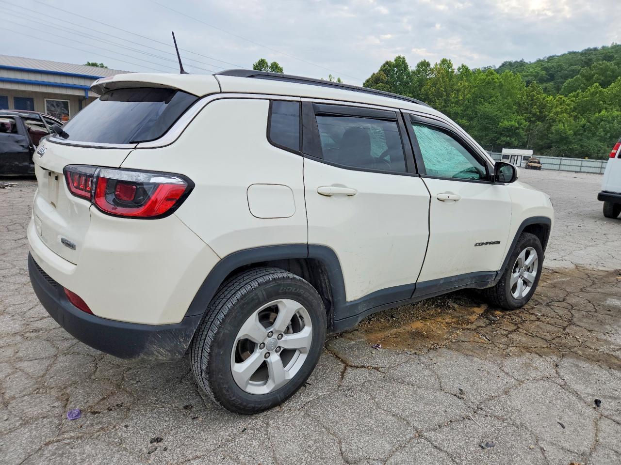2020 Jeep Compass Latitude - zdjęcie 3