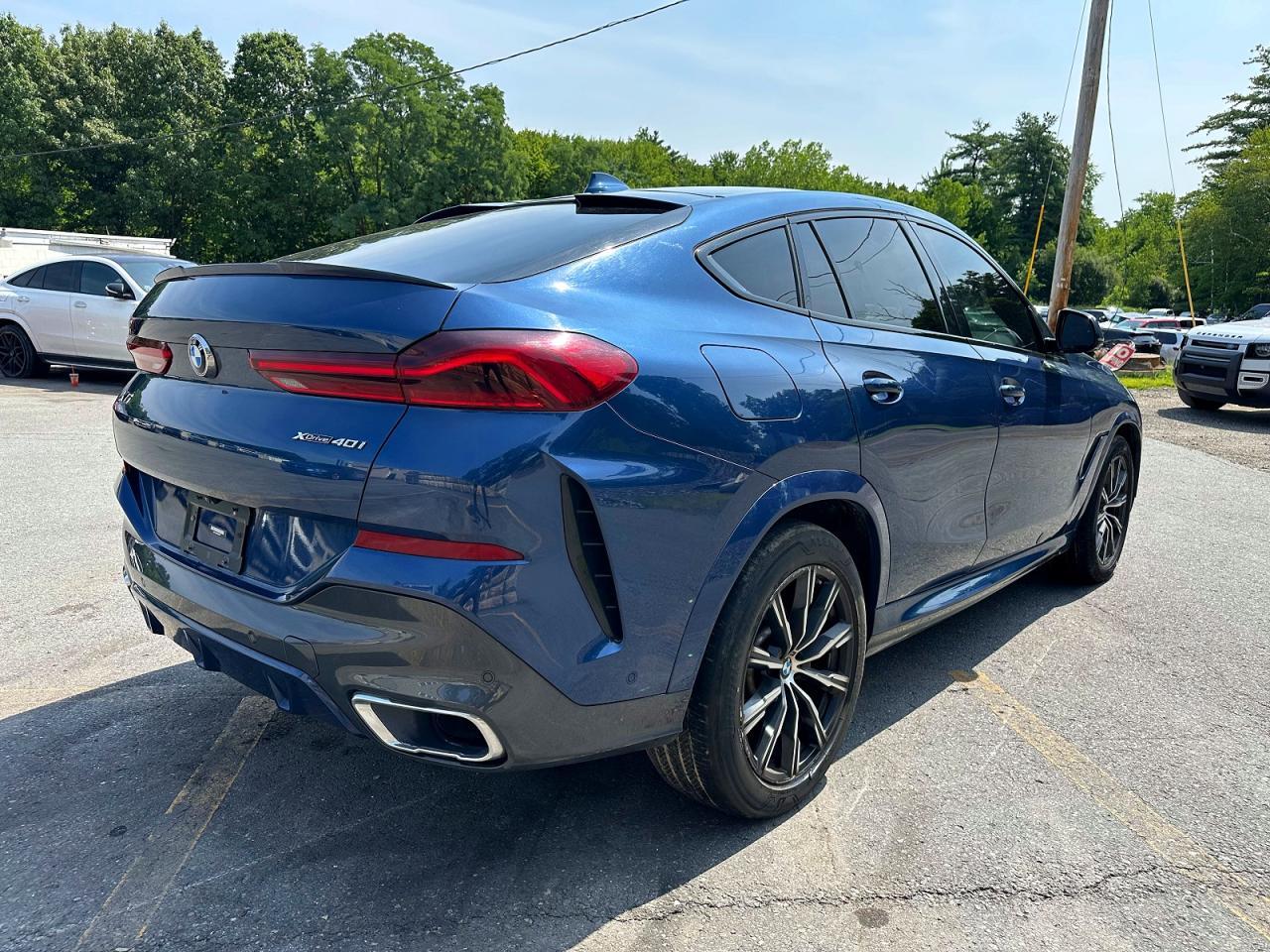 2022 BMW X6 xDrive40I - zdjęcie 3