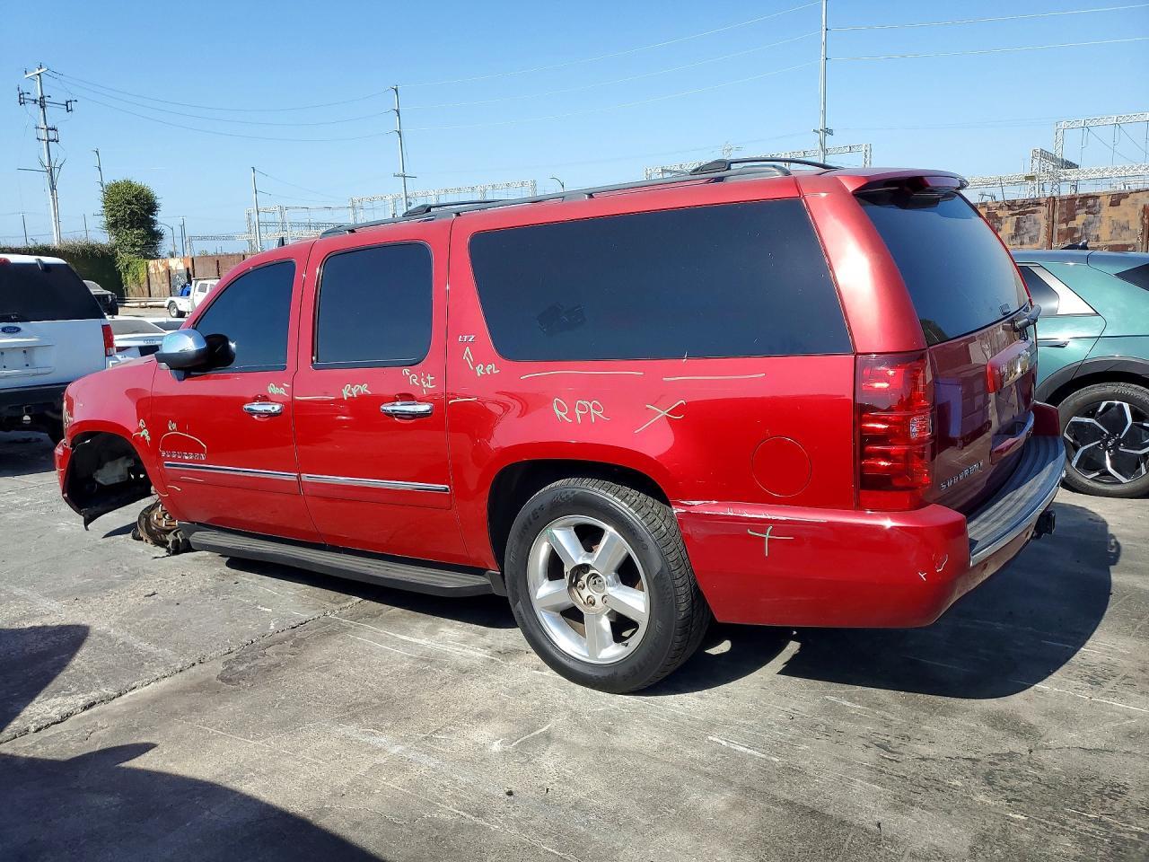 2014 Chevrolet Suburban K1500 Ltz - zdjęcie 2