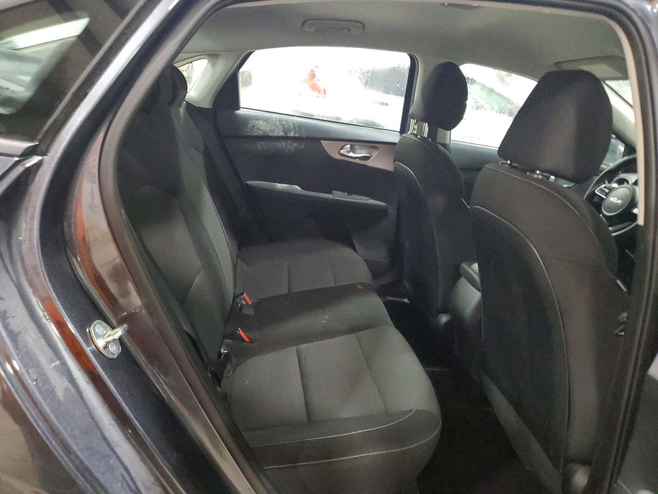 2023 Kia Forte Lxs - zdjęcie 10