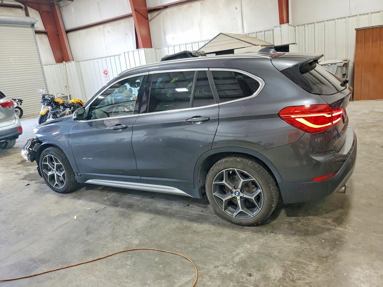 2016 BMW X1 xDrive28I - zdjęcie 2