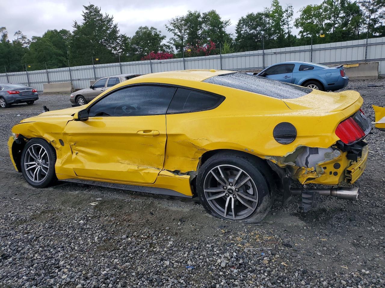 2017 Ford Mustang - zdjęcie 2