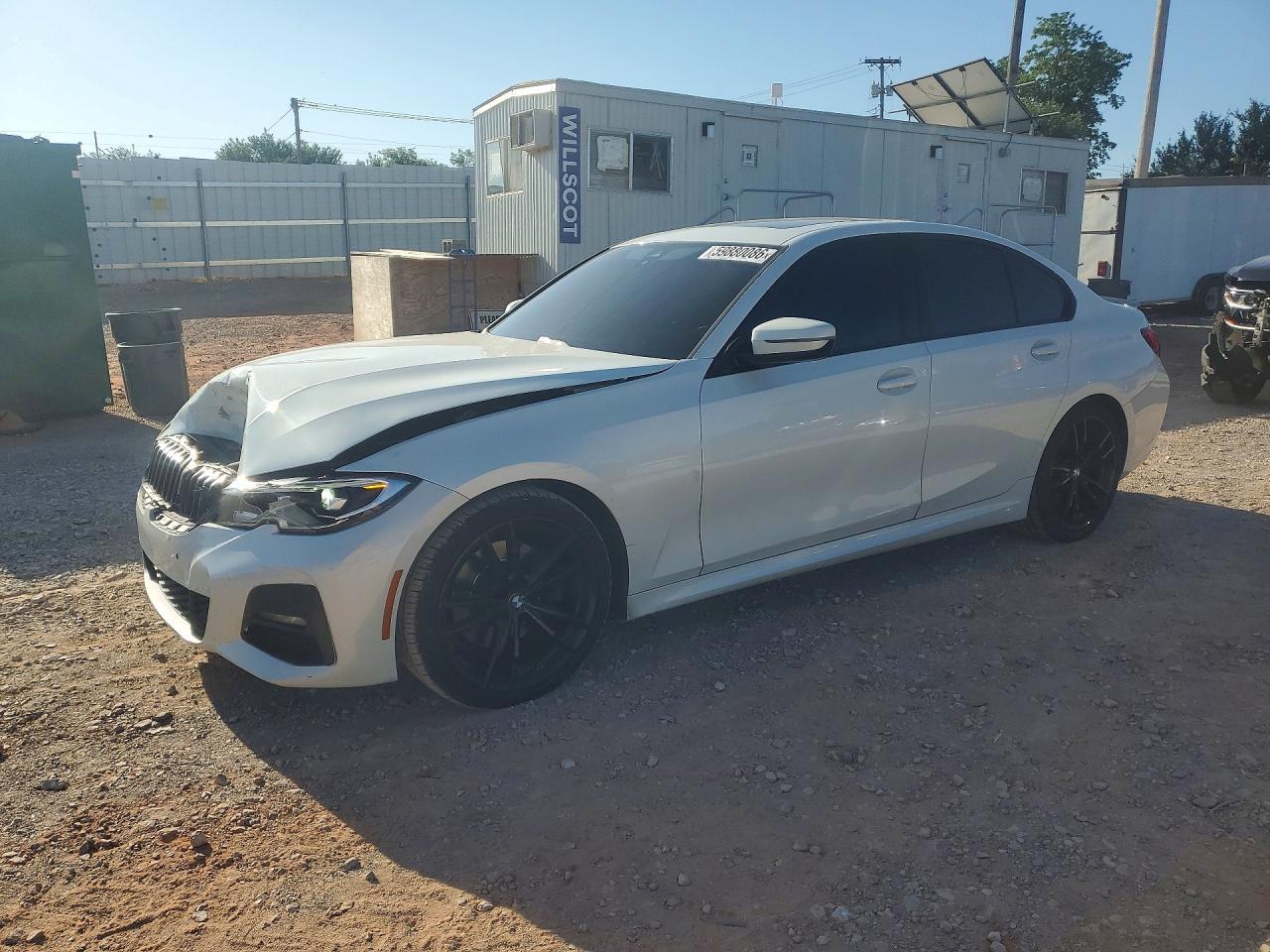 2020 BMW 330I - zdjęcie główne