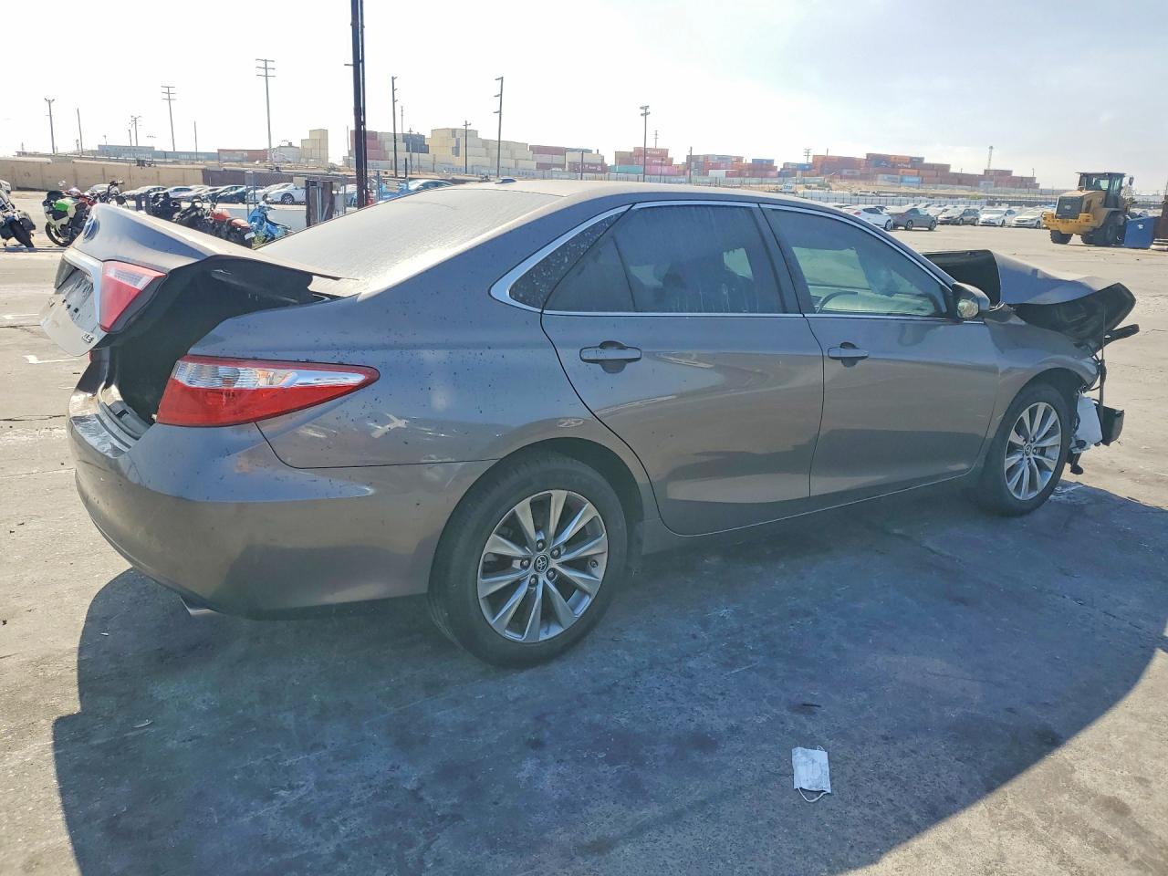 2015 Toyota Camry Xle - zdjęcie 3