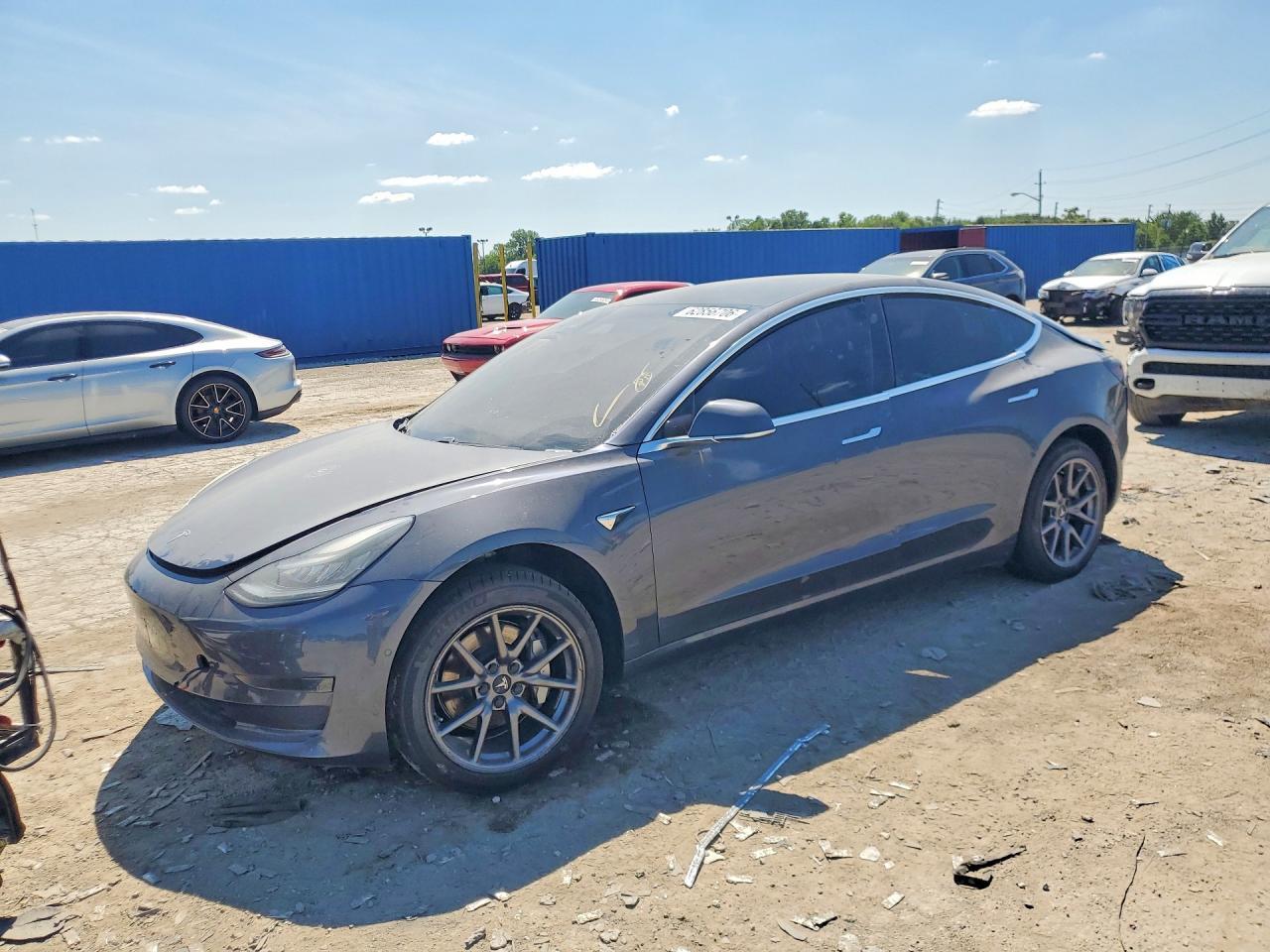 2020 Tesla Model 3 - zdjęcie główne