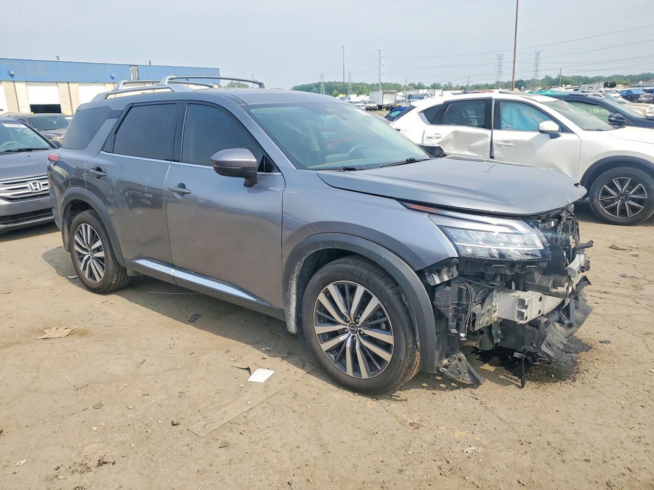 2022 Nissan Pathfinder Platinum - zdjęcie 4