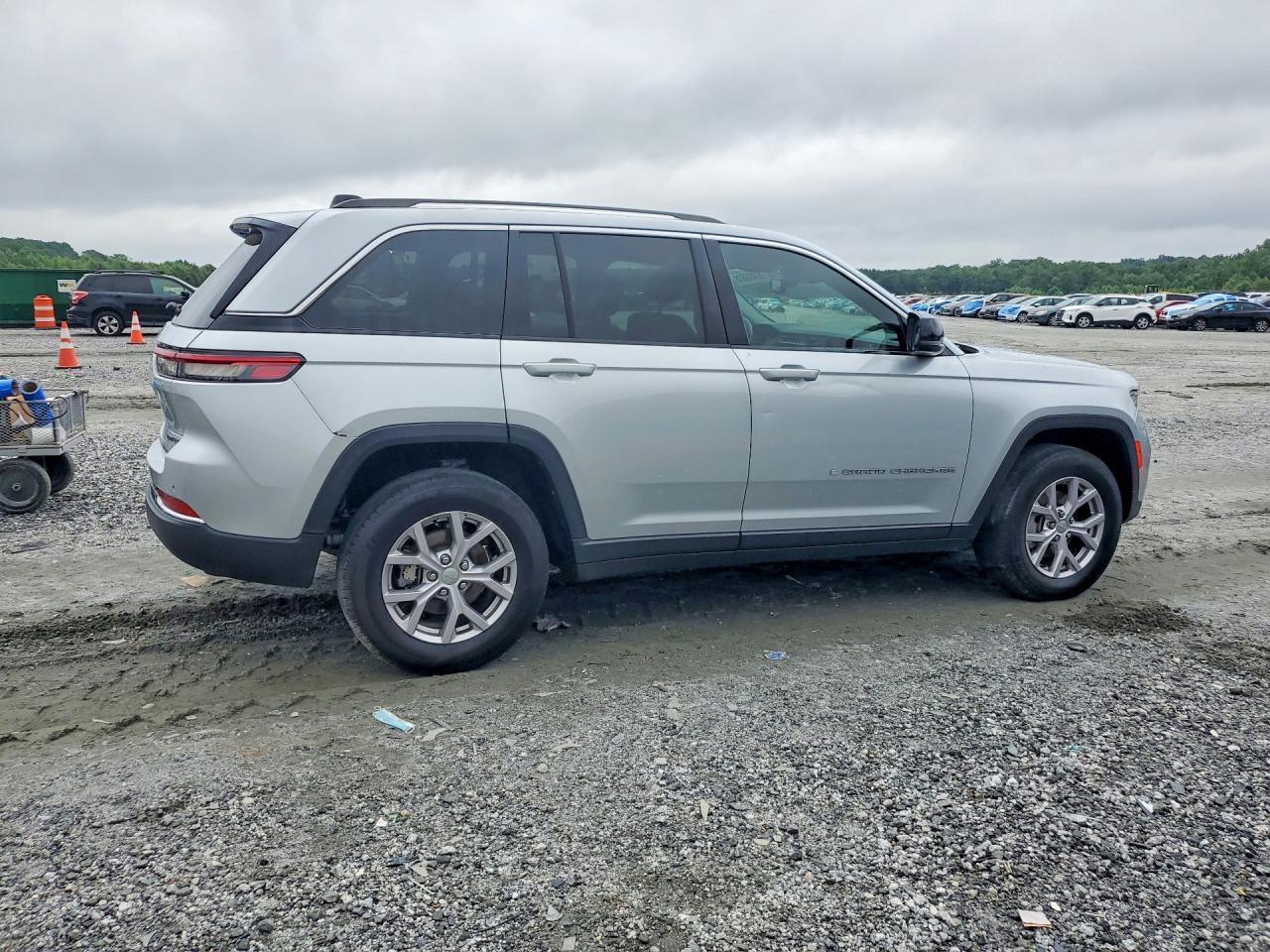 2022 Jeep Grand Cherokee Limited - zdjęcie 3