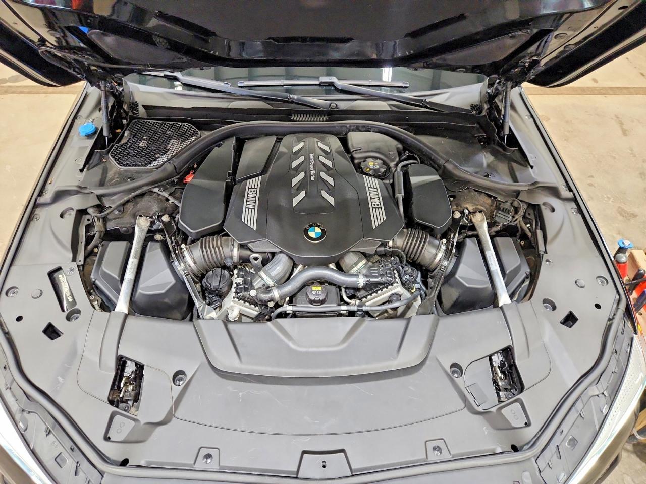 2021 BMW 750 Xi - zdjęcie 11
