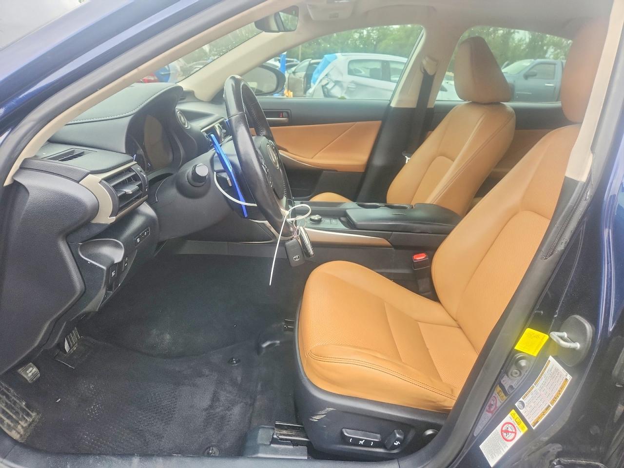 2017 Lexus Is 300 - zdjęcie 7