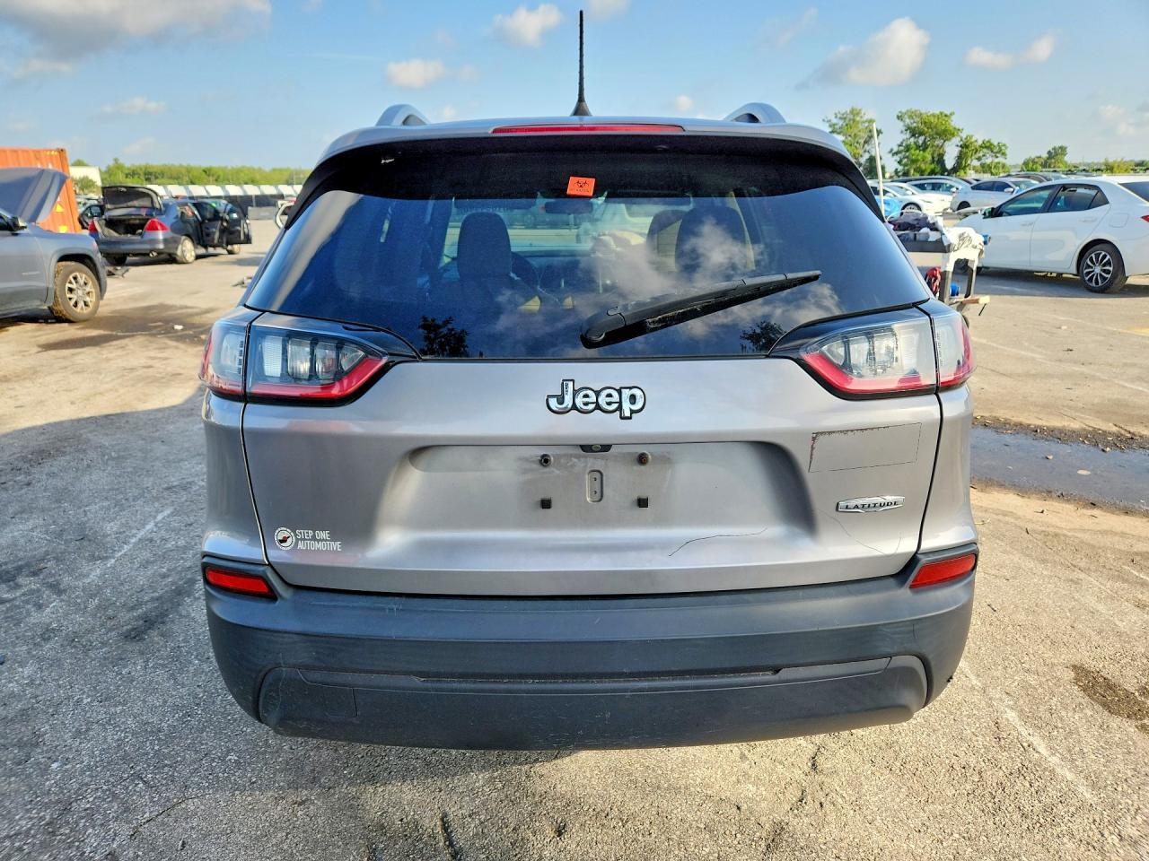 2020 Jeep Cherokee Latitude - zdjęcie 6