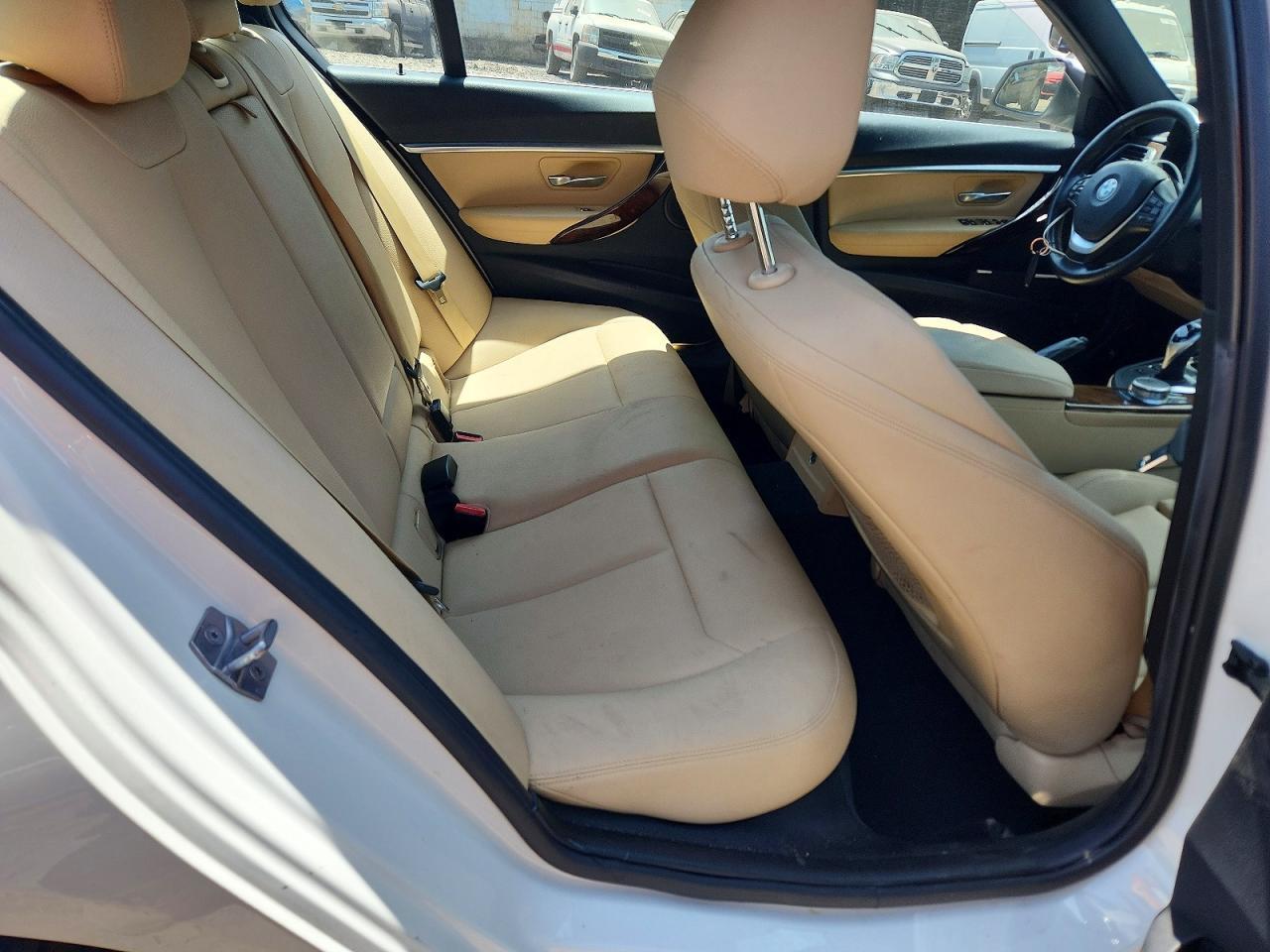 2017 BMW Seria 3 330i - zdjęcie 10