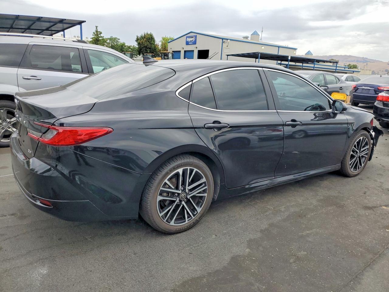 2025 Toyota Camry Xle - zdjęcie 3