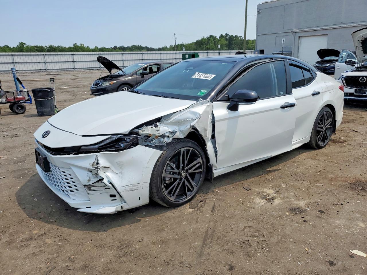 2025 Toyota Camry Xse - zdjęcie główne