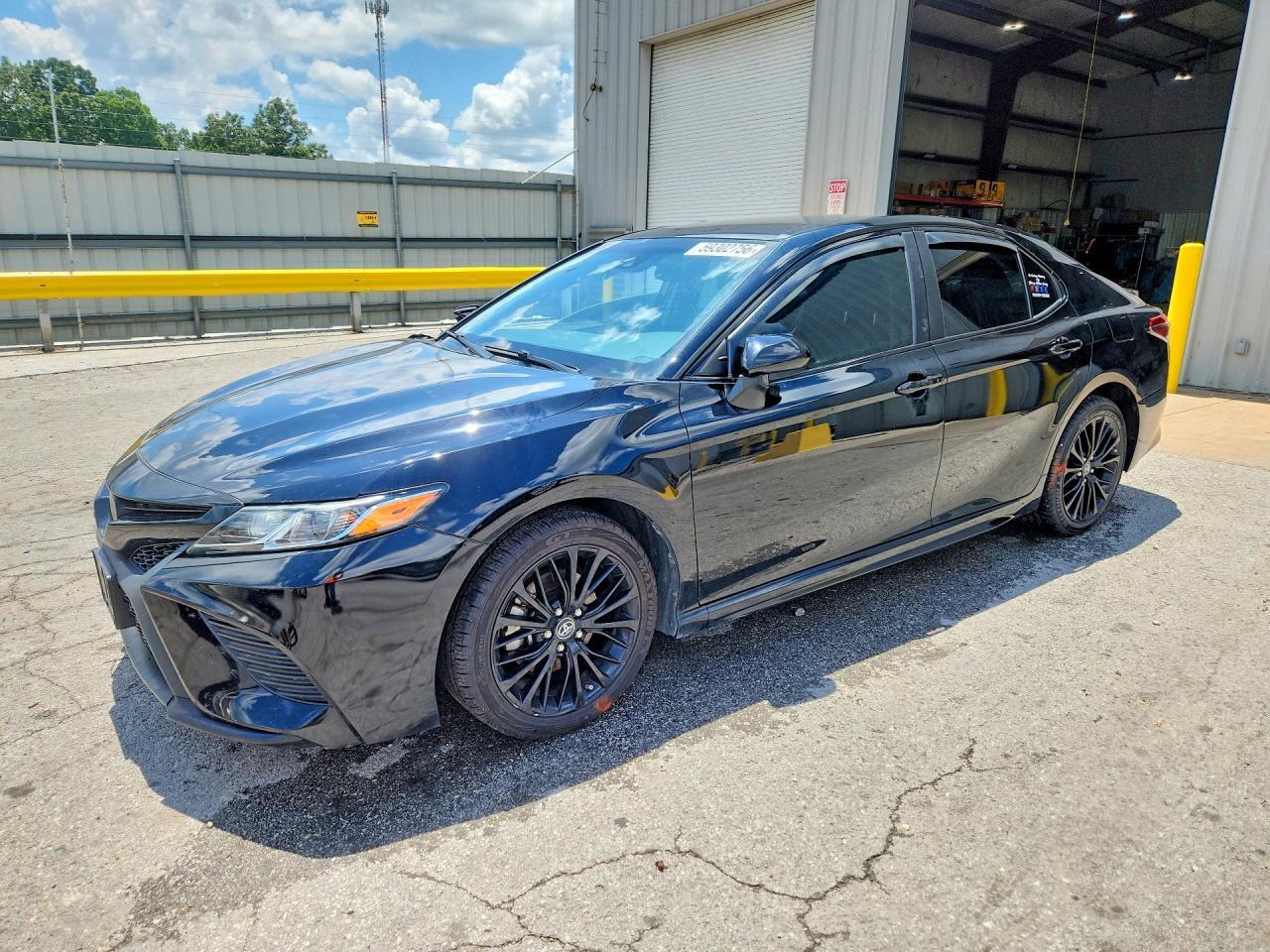 2019 Toyota Camry Se - zdjęcie główne