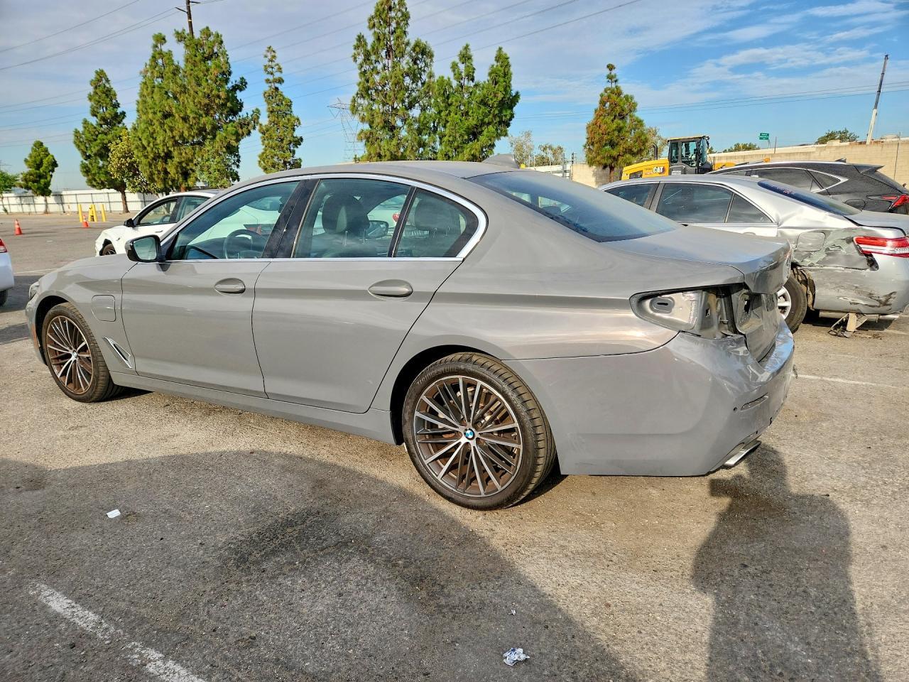 2021 BMW 530E - zdjęcie 2