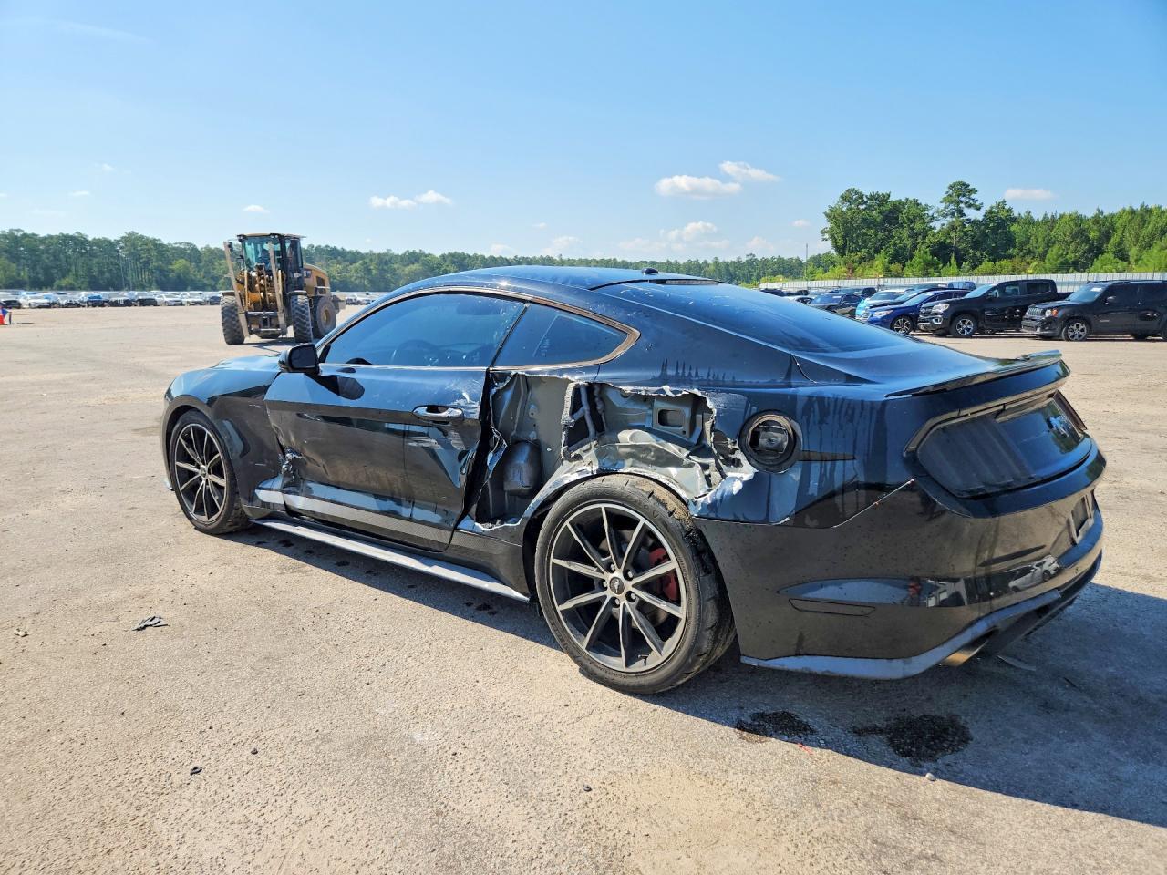 Ford Mustang - zdjęcie 2