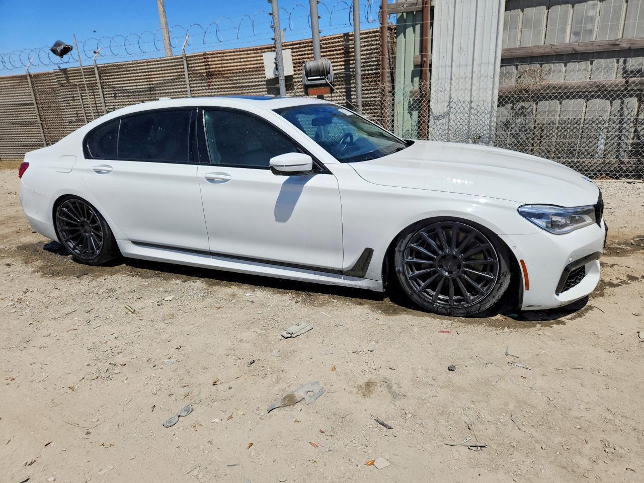 2016 BMW 750 Xi - zdjęcie 4