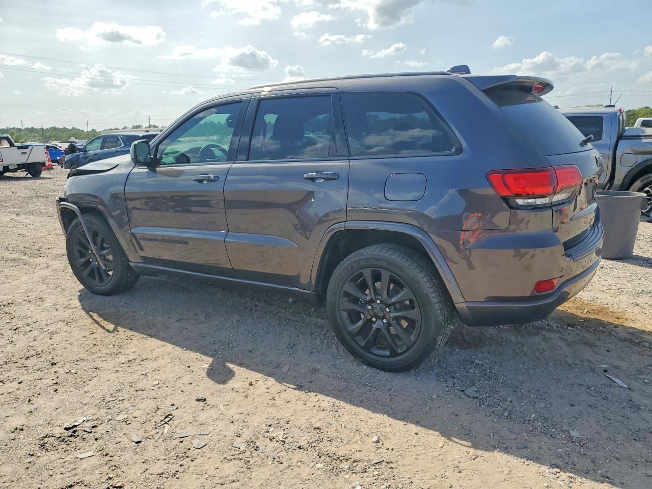 2018 Jeep Grand Cherokee Laredo - zdjęcie 2