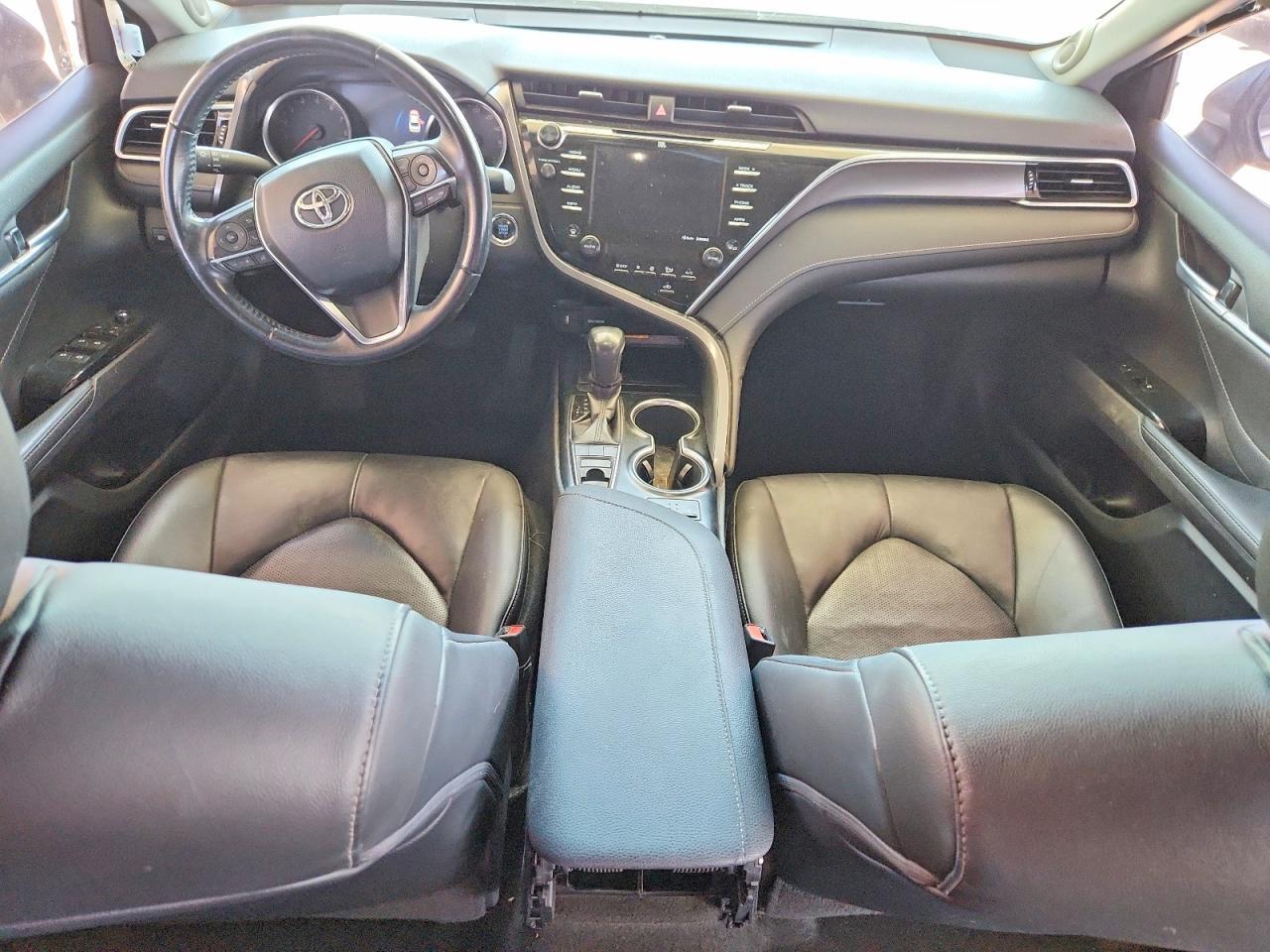 2018 Toyota Camry Xse - zdjęcie 8