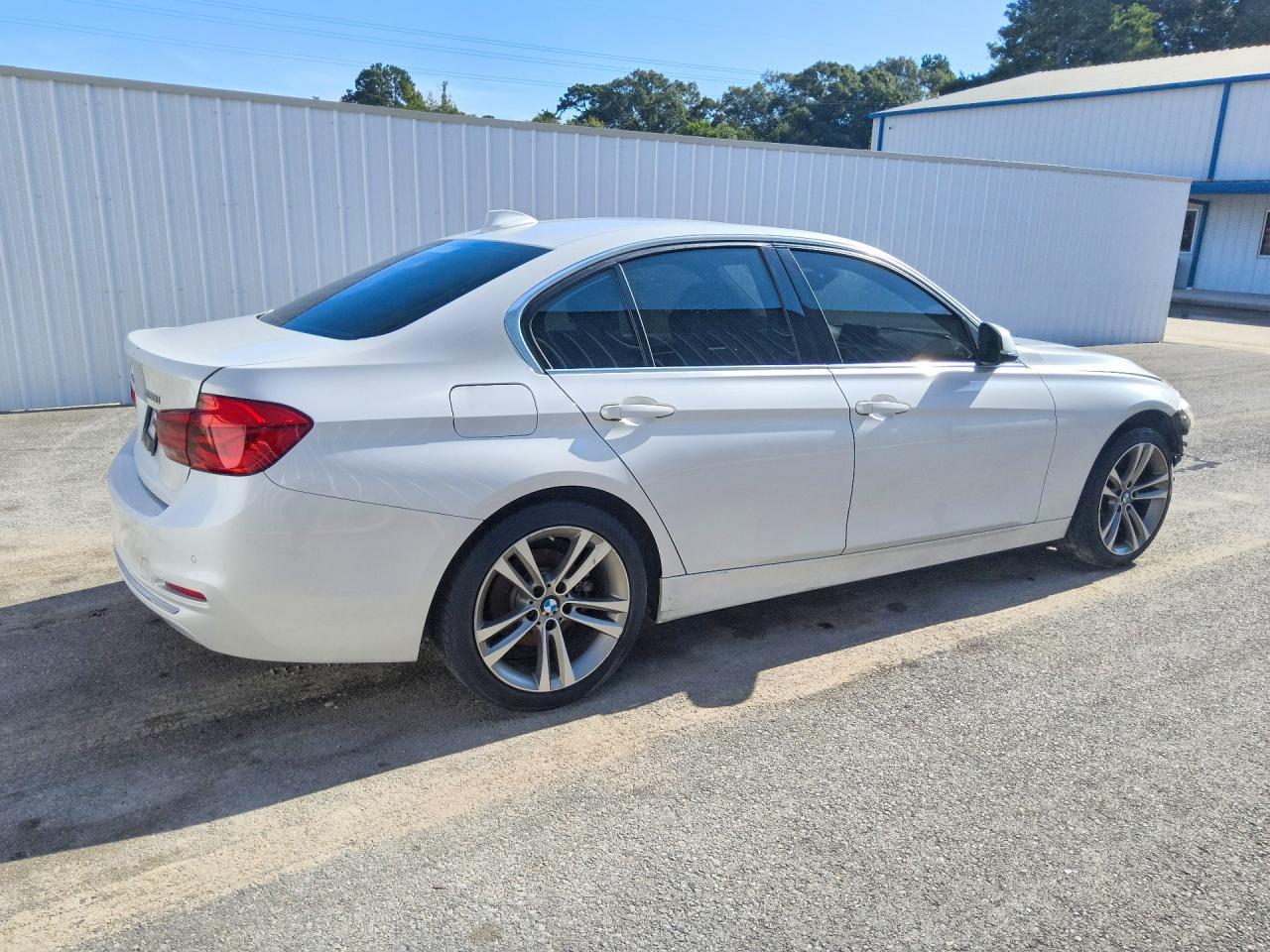 2017 BMW 330 I - zdjęcie 3