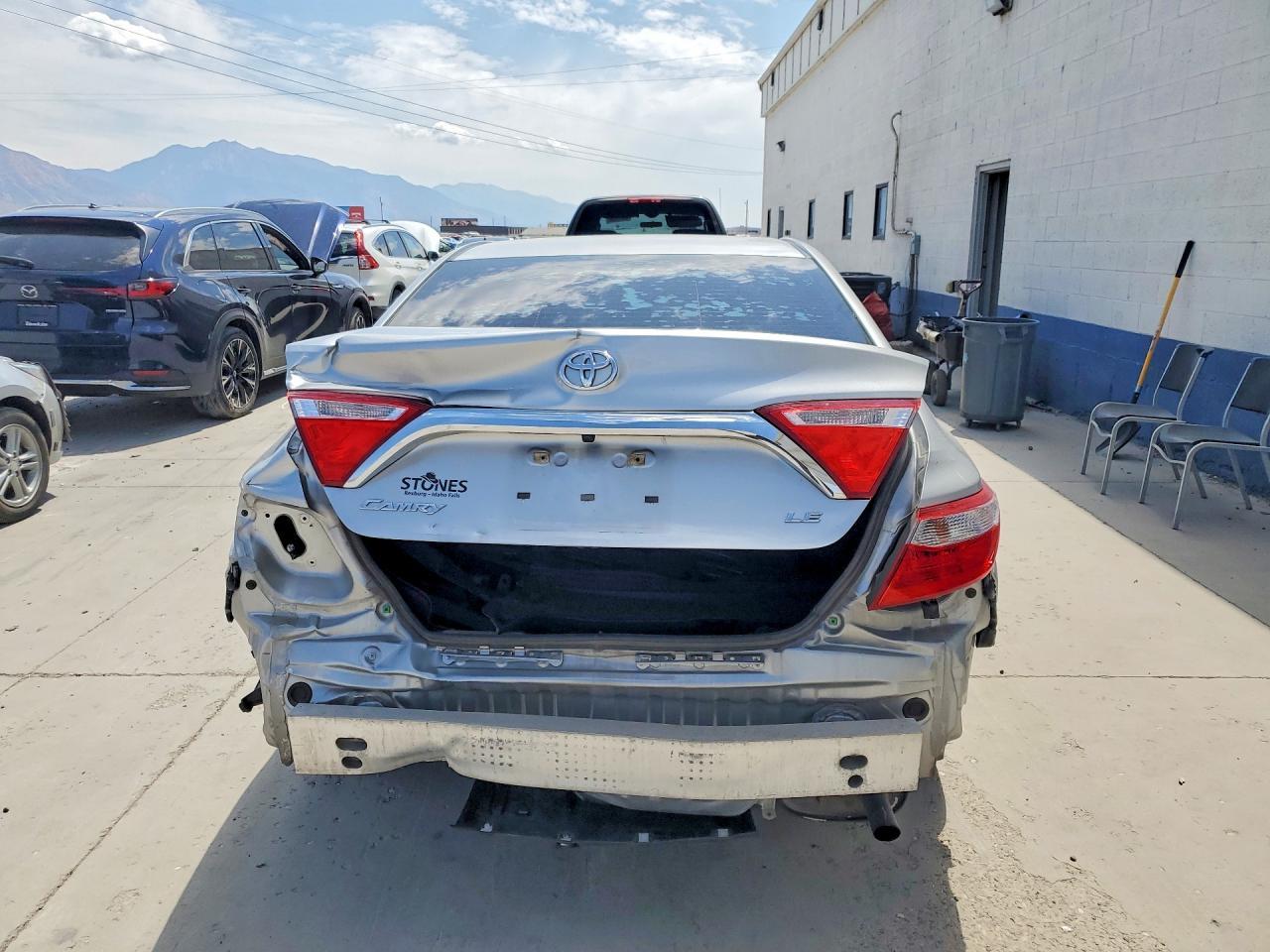 2017 Toyota Camry Le - zdjęcie 6