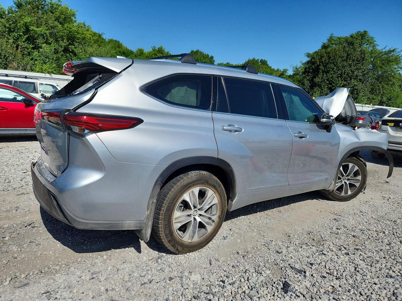 2021 Toyota Highlander Xle - zdjęcie 3