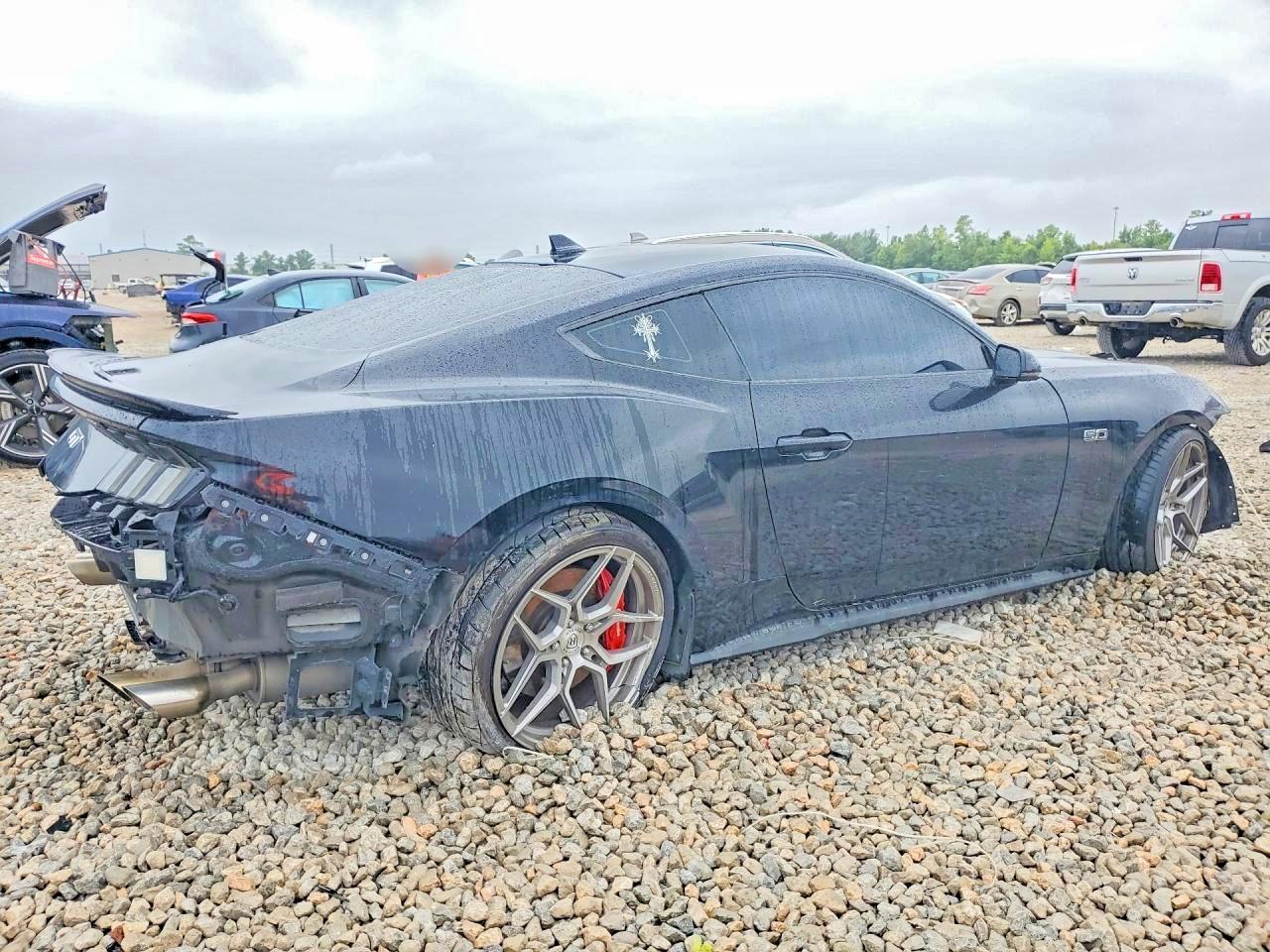 2024 Ford Mustang Gt - zdjęcie 3