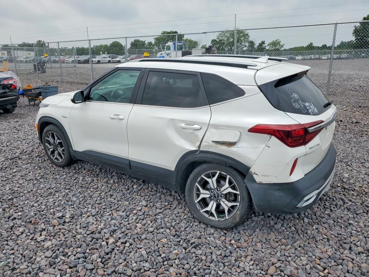2022 Kia Seltos Ex - zdjęcie 2