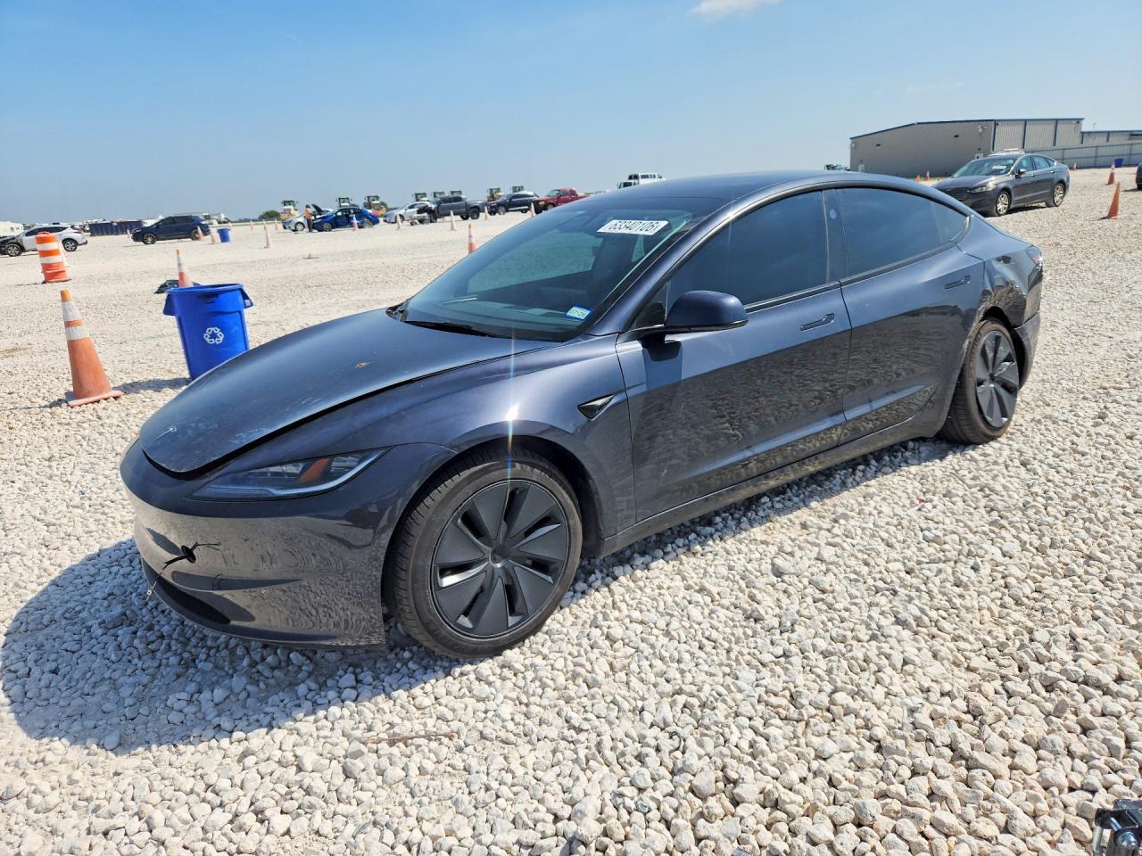 2025 Tesla Model 3 - zdjęcie główne