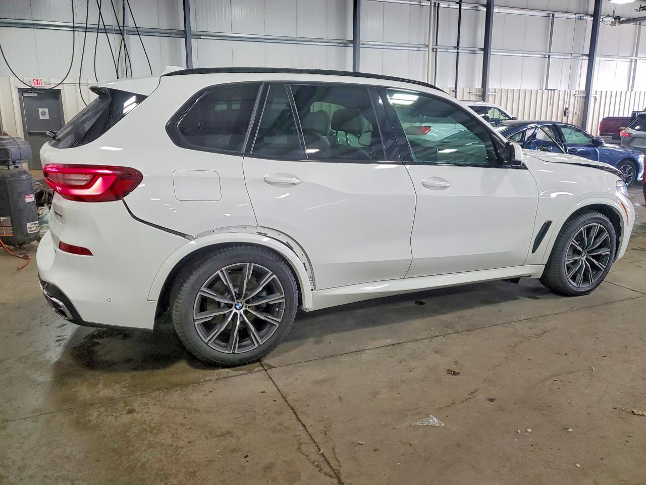 2022 BMW X5 xDrive40I - zdjęcie 3