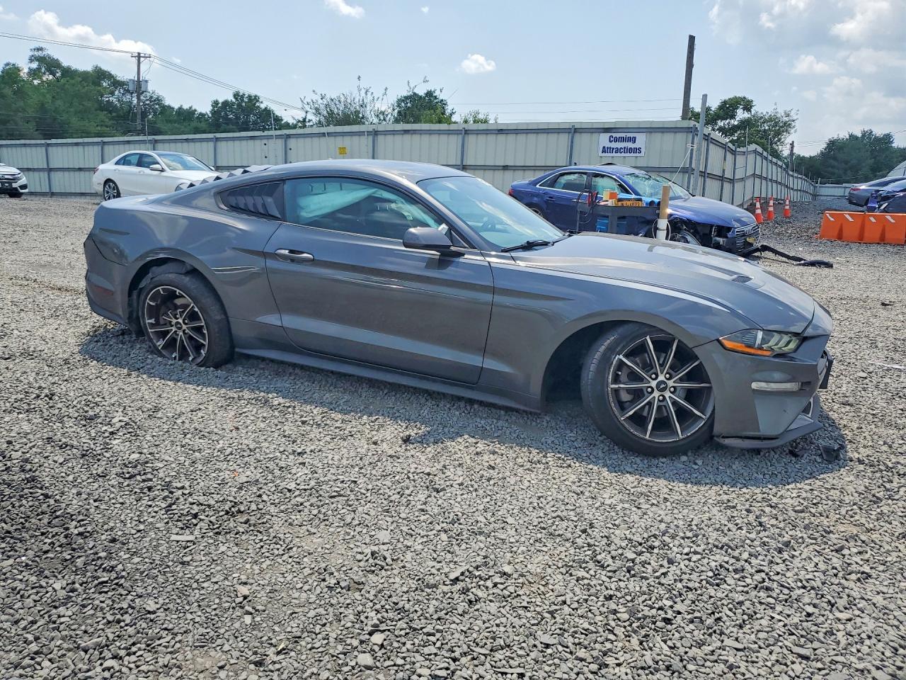 2019 Ford Mustang - zdjęcie 4