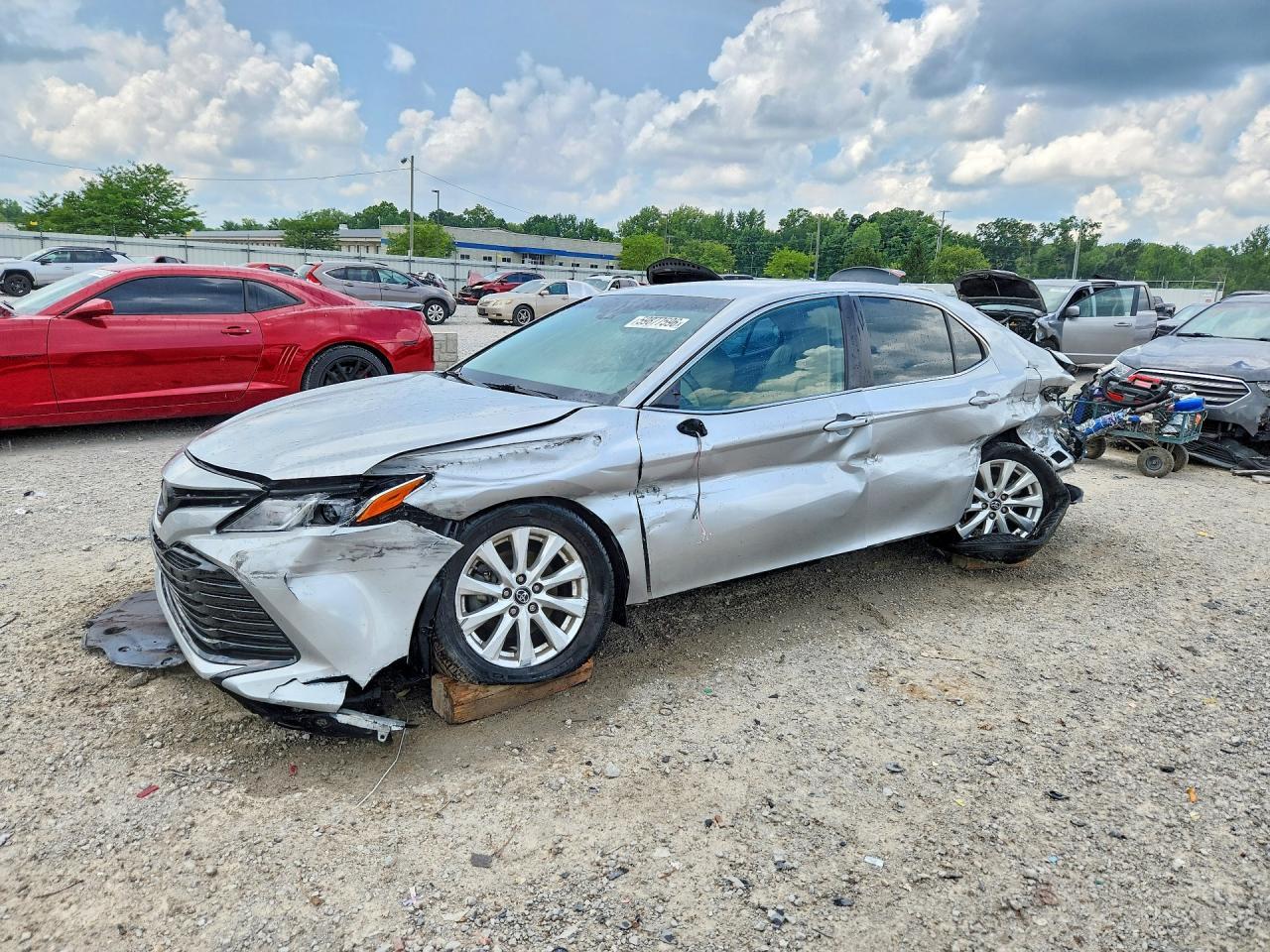 2018 Toyota Camry Le - zdjęcie główne