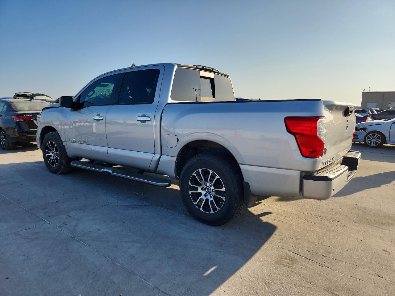 2020 Nissan Titan Sv - zdjęcie 2