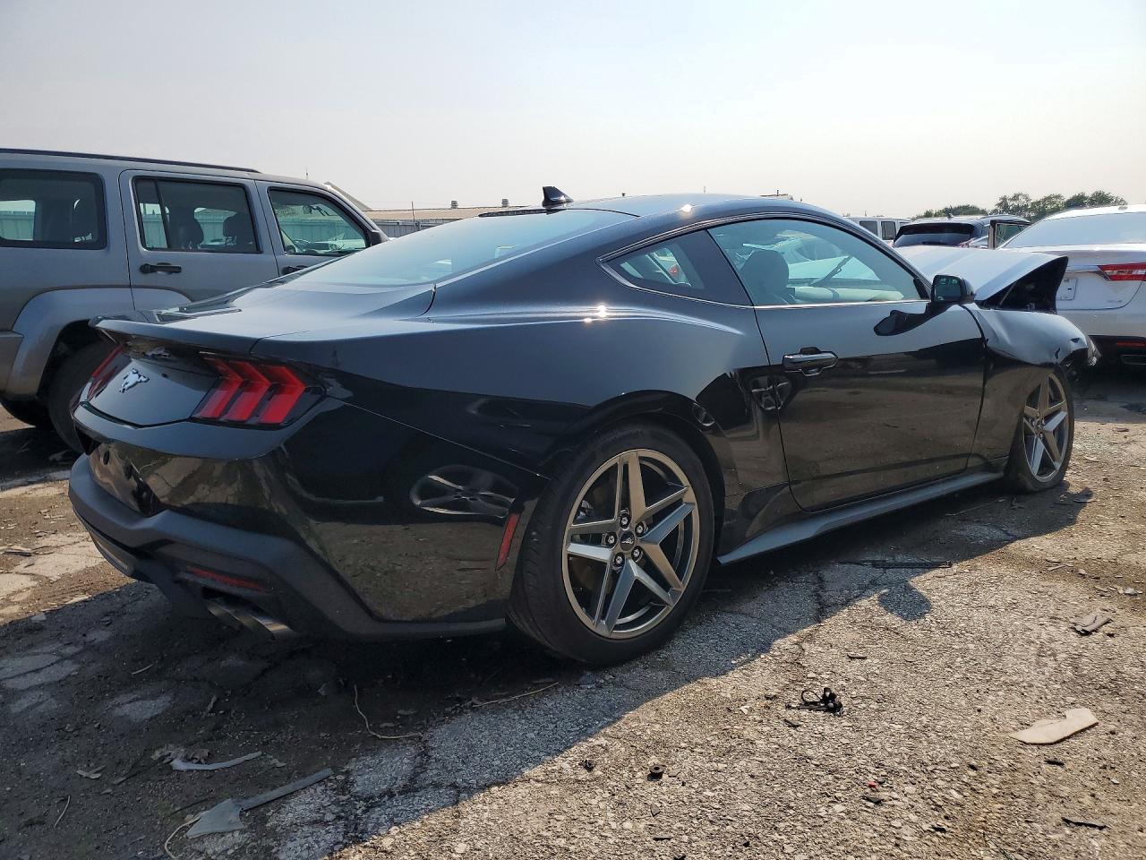 2024 Ford Mustang - zdjęcie 3