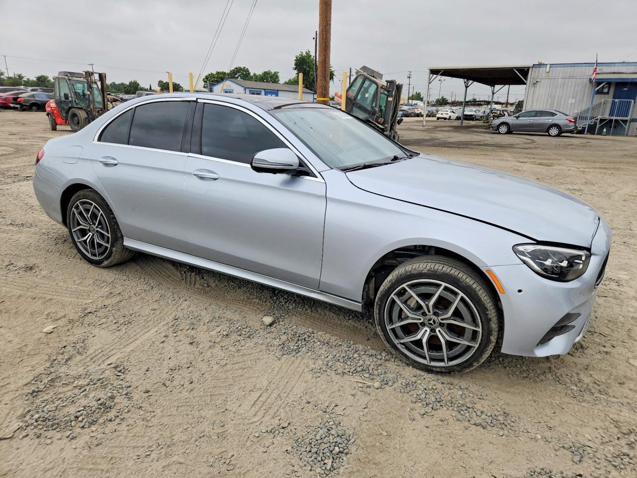 2021 Mercedes-Benz E 350 4Matic - zdjęcie 4