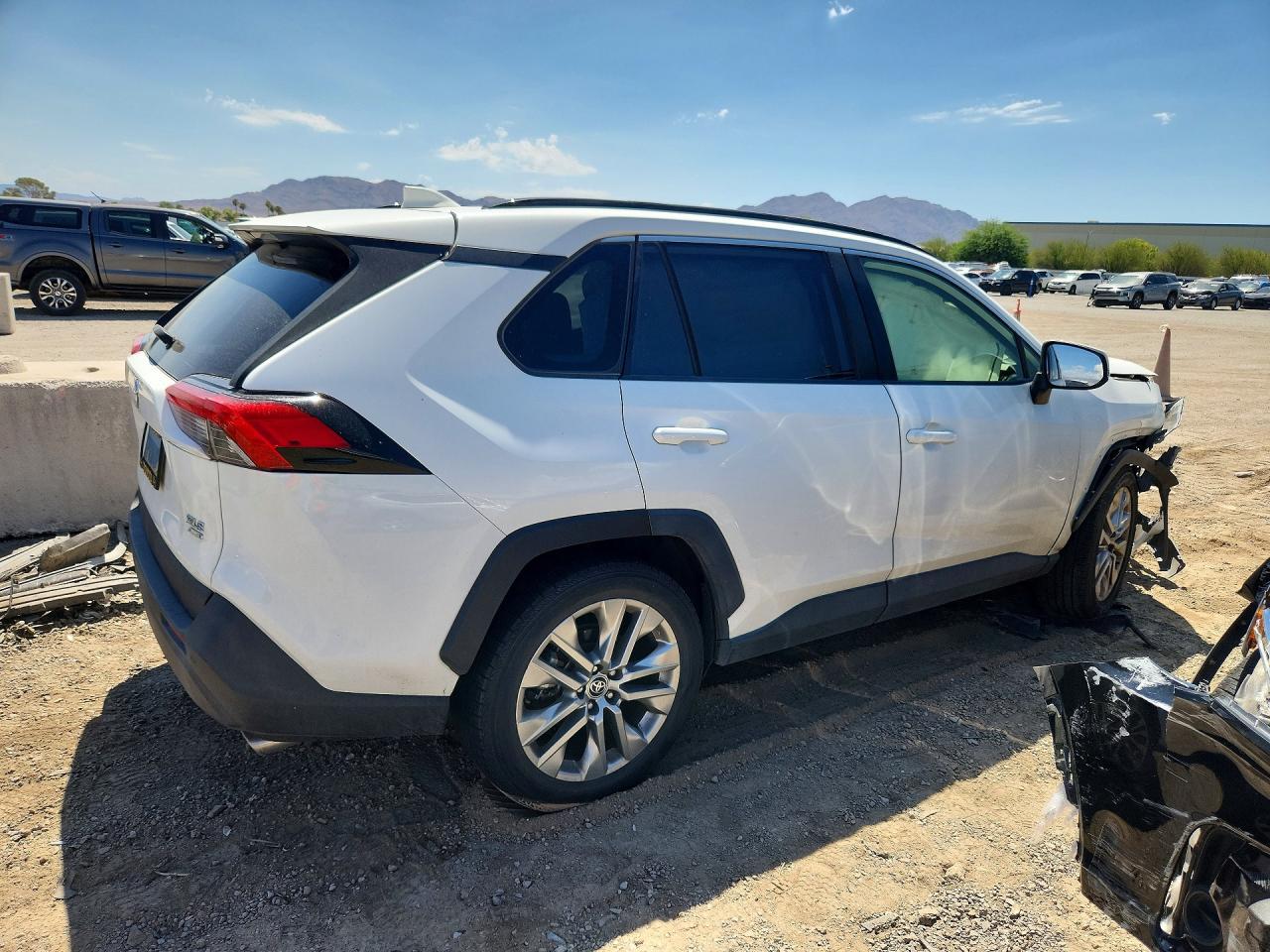 2020 Toyota Rav4 Xle Premium - zdjęcie 3