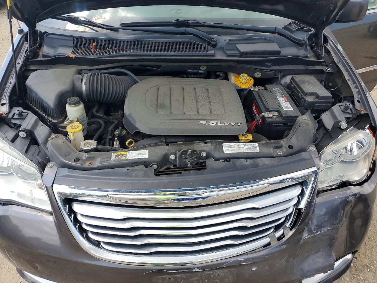 2016 Chrysler Town & Country Touring - zdjęcie 12