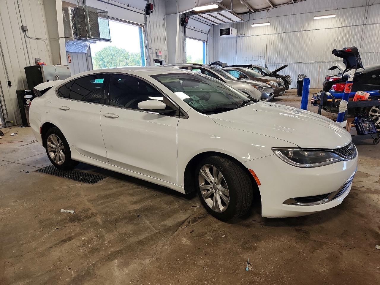 2015 Chrysler 200 Limited - zdjęcie 4