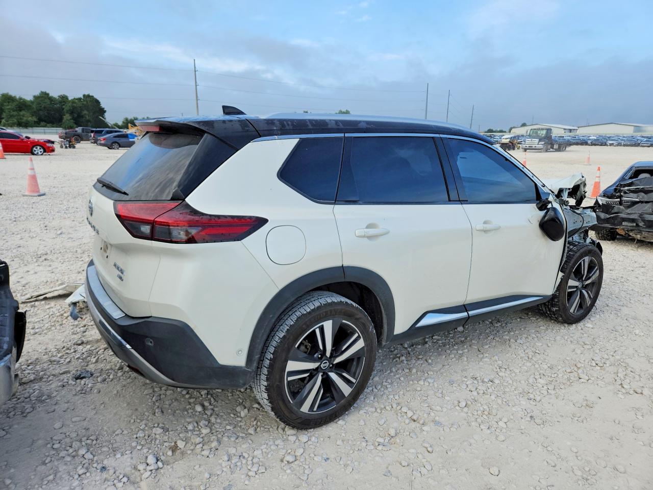 2021 Nissan Rogue Platinum - zdjęcie 3