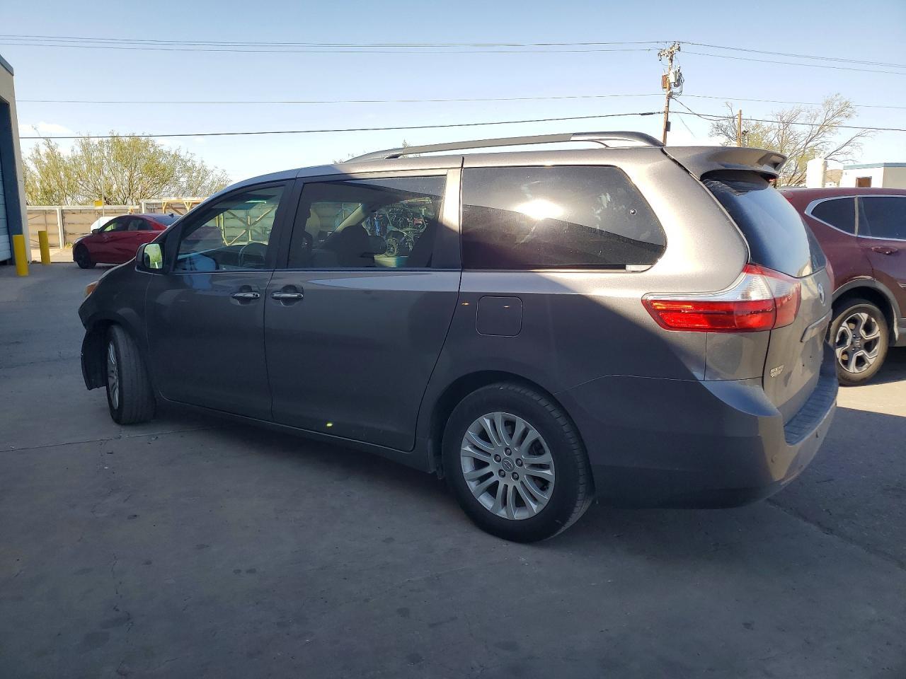2017 Toyota Sienna Xle Premium 8-Passenger - zdjęcie 2