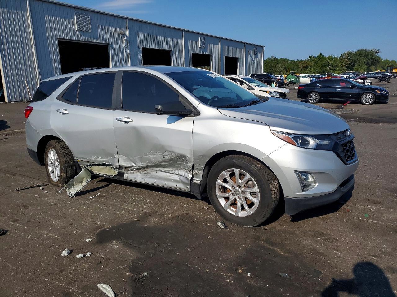 2020 Chevrolet Equinox Ls - zdjęcie 4
