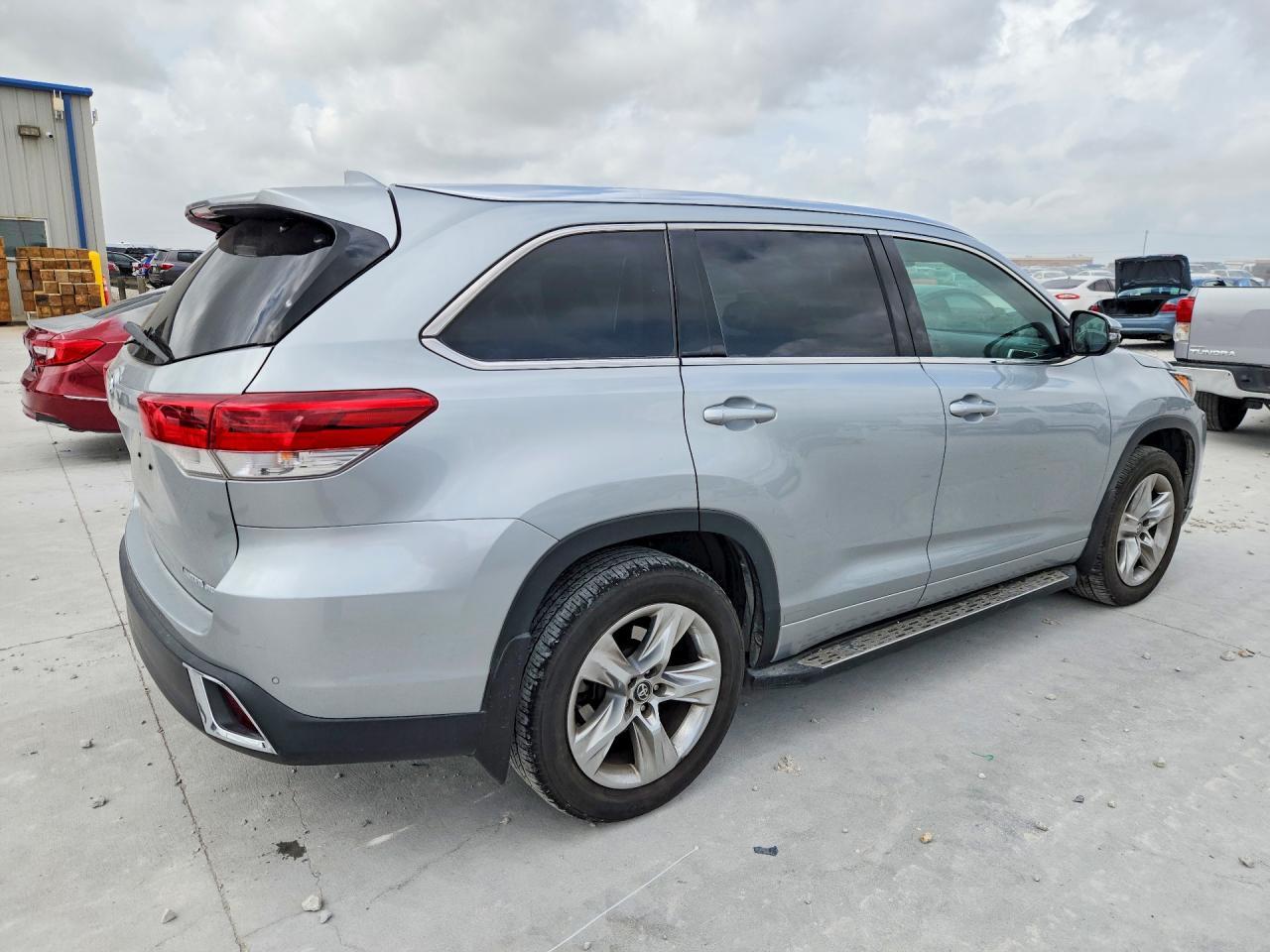 2017 Toyota Highlander Limited - zdjęcie 3