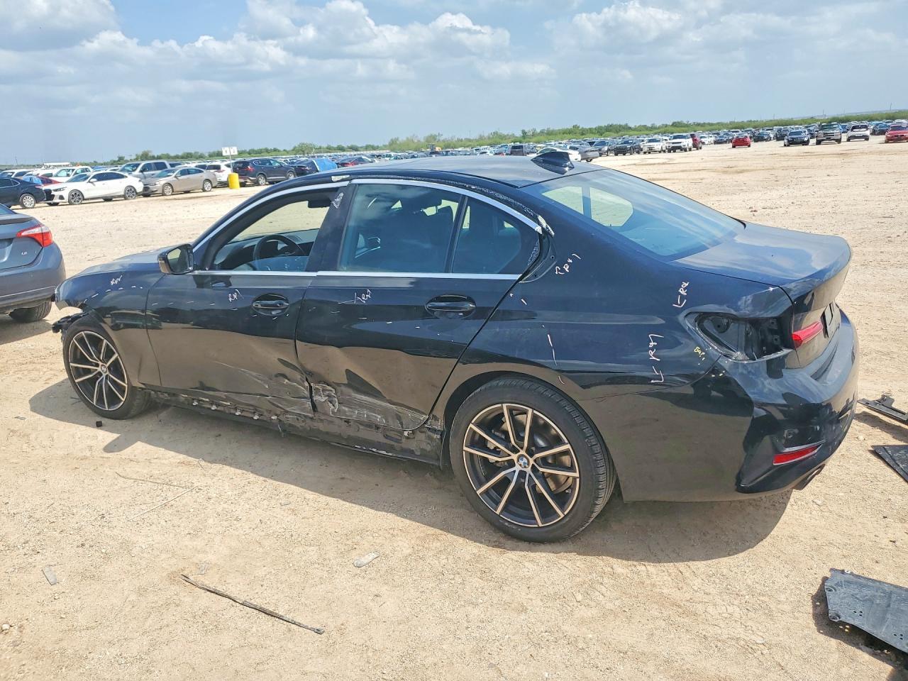 2020 BMW 330I - zdjęcie 2