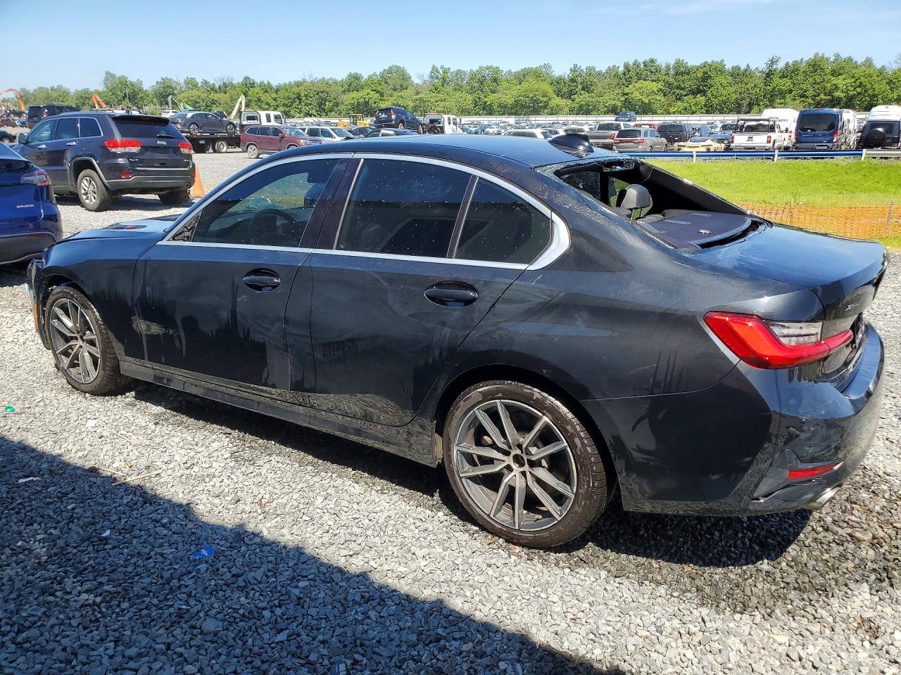 2019 BMW Seria 3 330i - zdjęcie 2