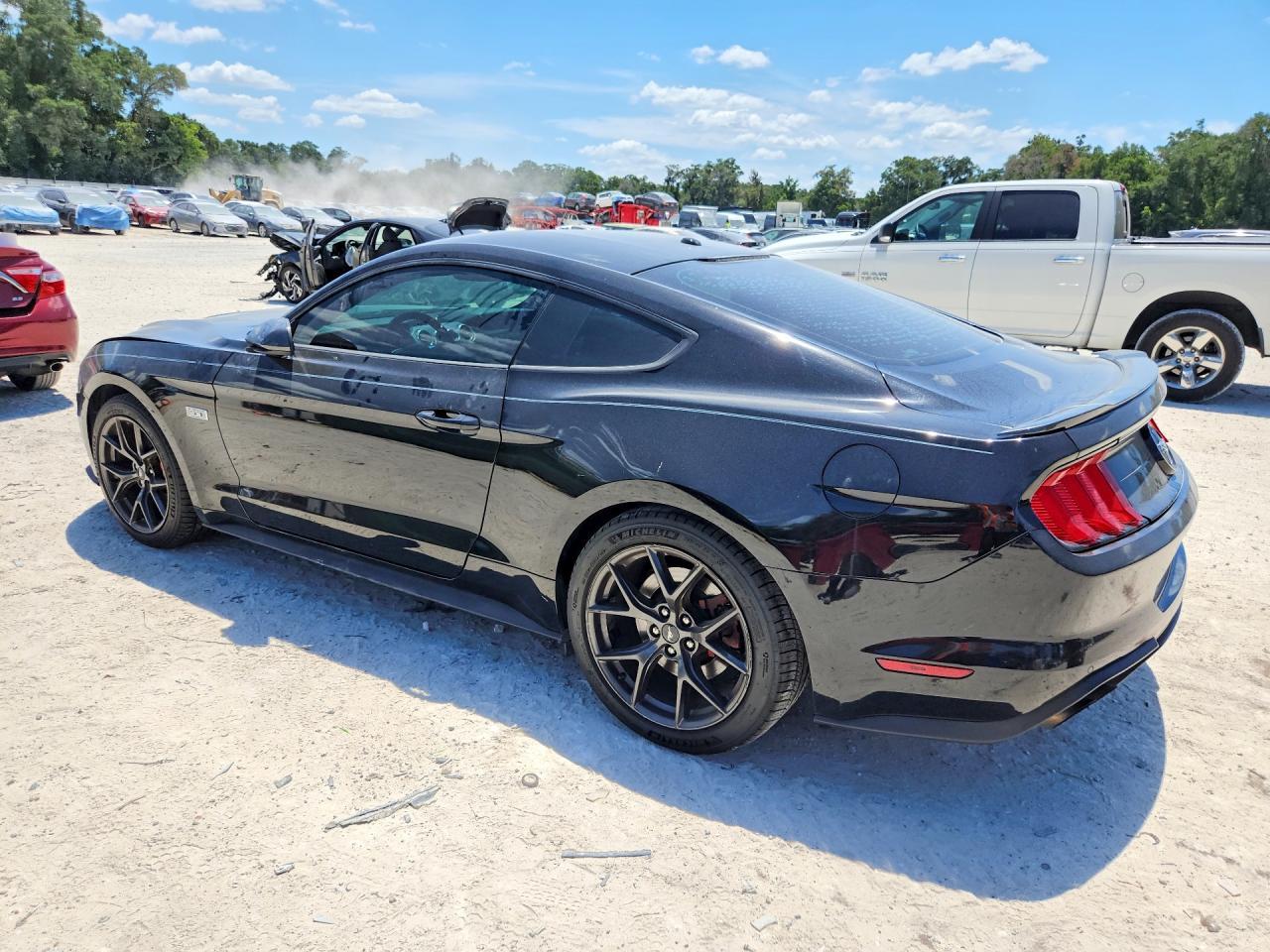 2020 Ford Mustang - zdjęcie 2