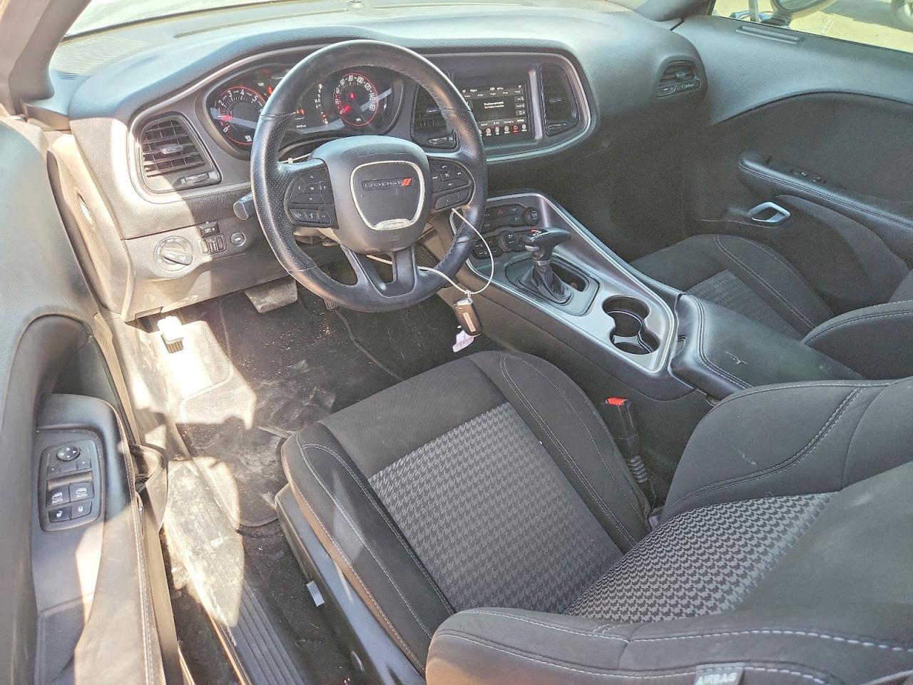 2022 Dodge Challenger Sxt - zdjęcie 8