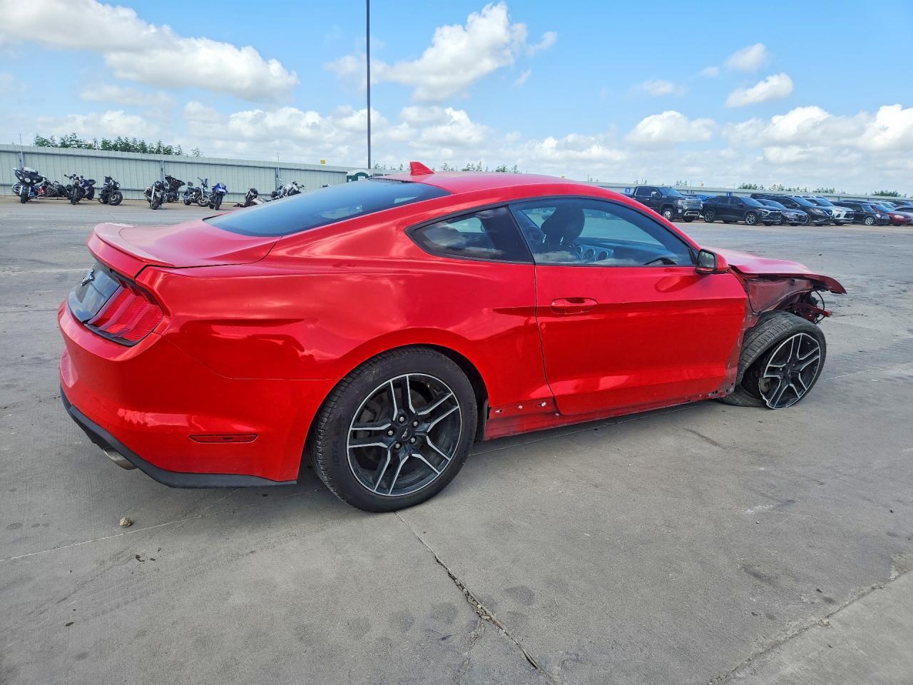 2023 Ford Mustang - zdjęcie 3