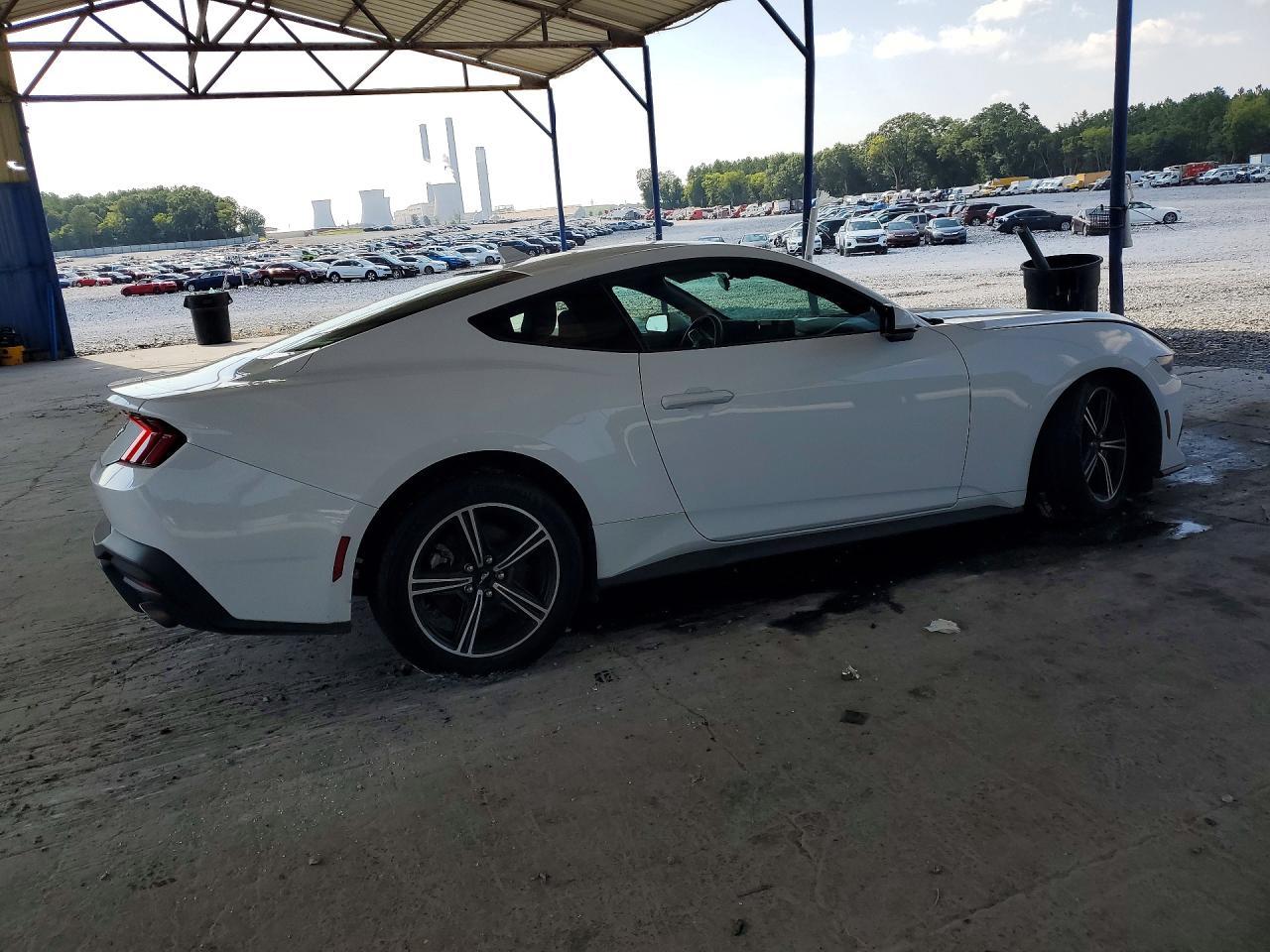 2025 Ford Mustang - zdjęcie 3