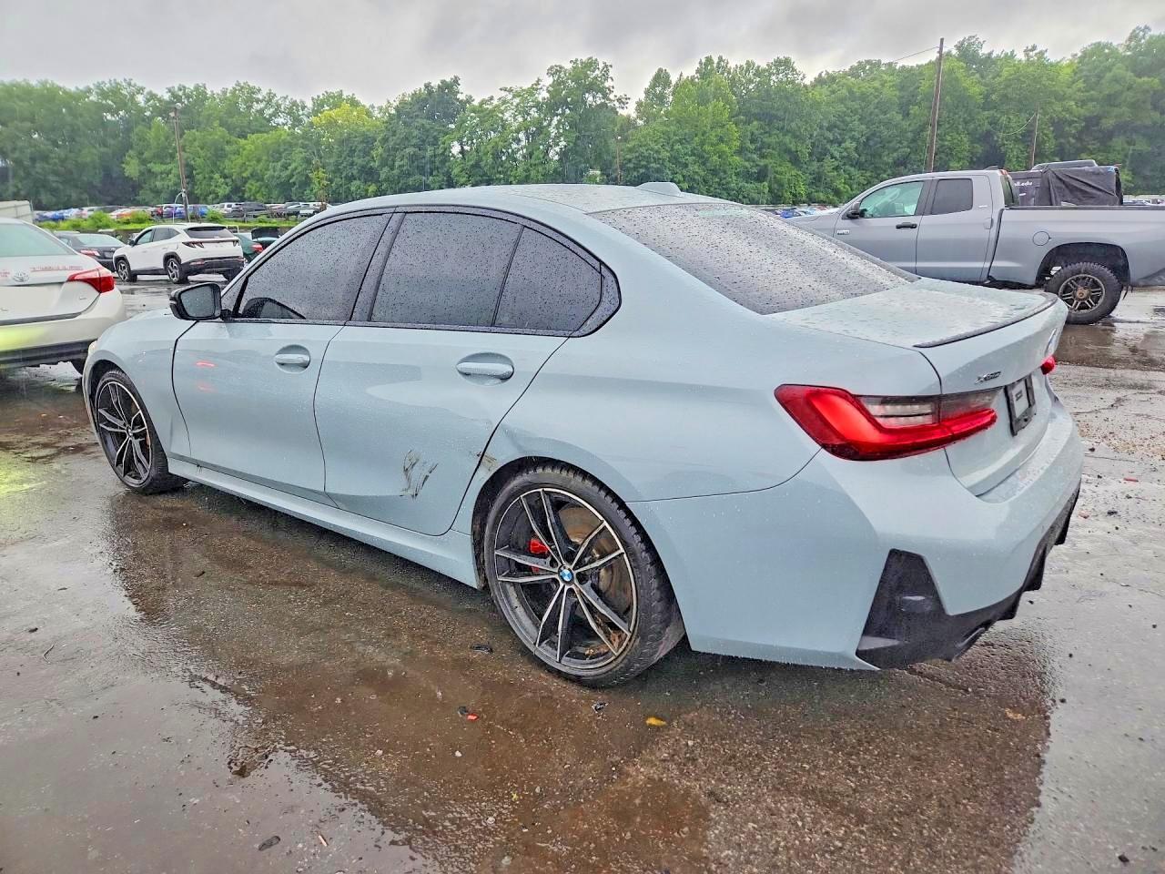 2024 BMW Seria 3 330i - zdjęcie 2