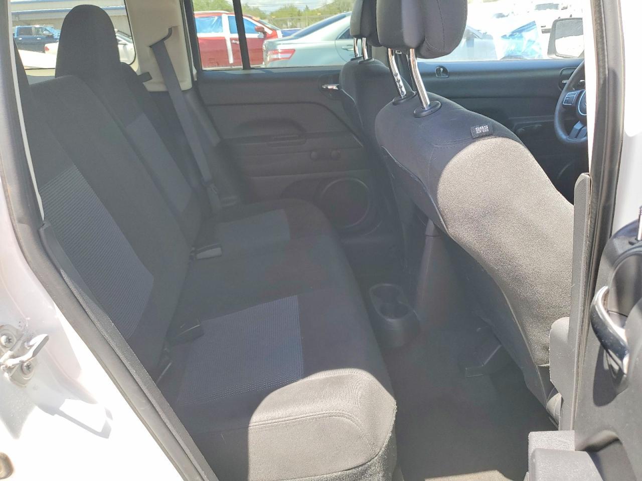 2016 Jeep Patriot Base - zdjęcie 10